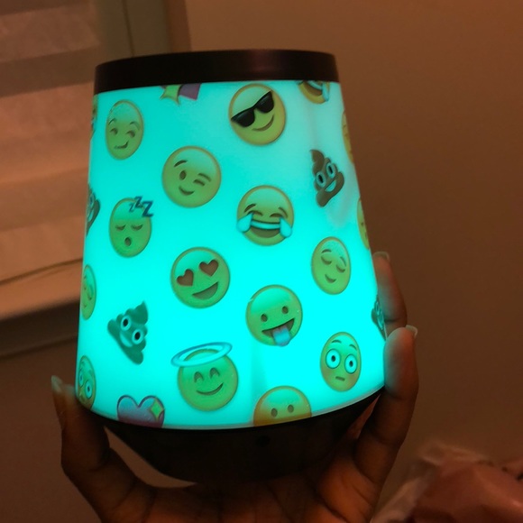 A Bluetooth speaker - Picture 3 of 4